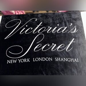 Victoria’s Secret Sherpa blanket 50x60